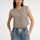 Gilet with shoulder pads