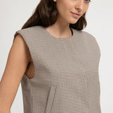 Gilet with shoulder pads
