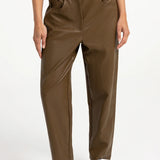 Broek van imitatieleer