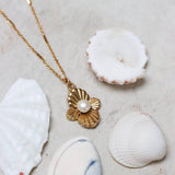 Hidden pearl necklace gold