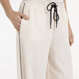 Broek met contrasterend stiksel
