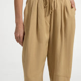 Barrel-leg trousers